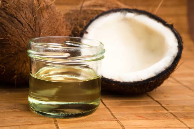 Benefits of Coconut Oil (may help with the following) Moisturizing - Coconut oil is a powerful moisturizer that is beneficial to restoring dry or flaking skin.