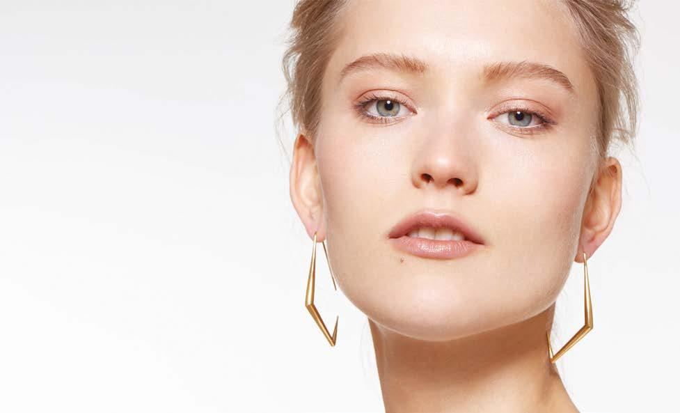 SPECIAL FEATURES Auvere earrings Auvere: A fresh look at jewellery online retail Auvere is an online gold jewellery retailer with a website that integrates a great look and feel with a seamless