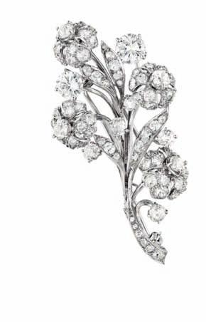 Estimate $8,000-10,000 PROPERTY OF A LADY 193 An Elegant Art Deco Diamond Bracelet Designed as three pavé-set diamond rectangular plaques, each centering upon collet-set old-cut diamonds, joined by