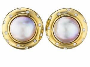 enamel, both mounted in 18K yellow gold, length 1 inch and 3/4 inch.