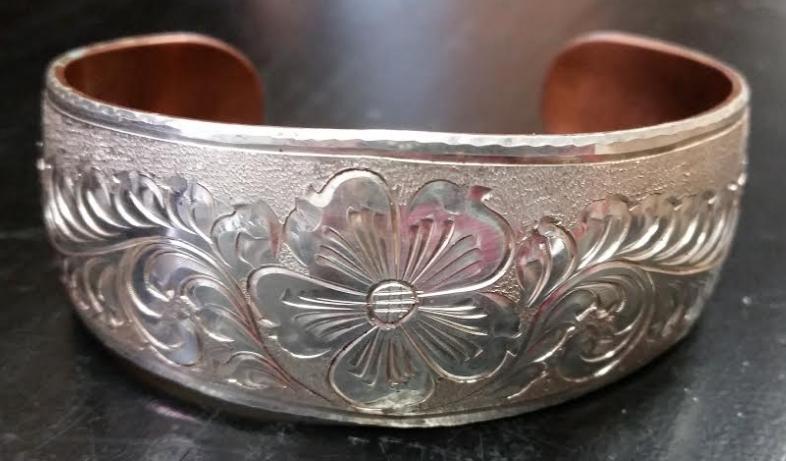 These are a splendid example of hand engraved silver. 1 inch. 101.