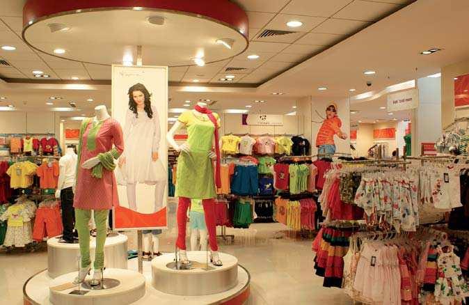Reliance Trends has become India s largest fashion destination with 117 stores in India in all products, the high fashion quotient in its seasonal collections, the innovative technology solutions