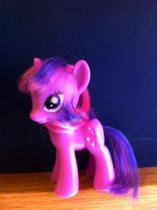 On the show, it s the same side as her cutie mark, but I almost always put my plastic Spike on her back, so I had it curl around the other way.