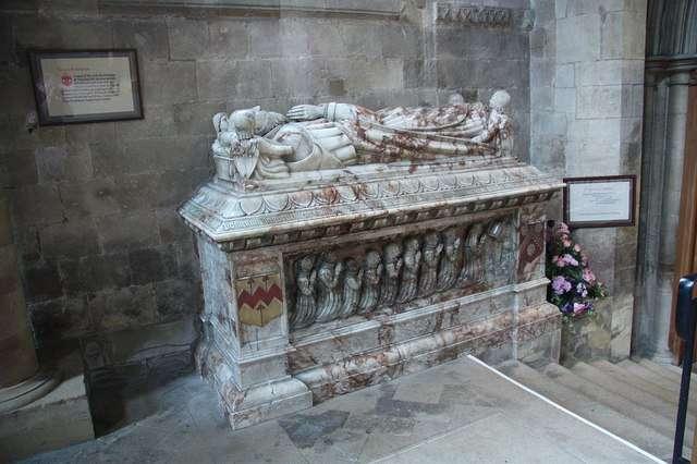 Renaissance Population uncertain likely to be about 200 Tomb chest has weepers which relate to the family and inscriptions either in