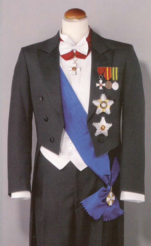 Orders cross-shaped decorations and medals that hang from a ribbon are worn on the left front panel of a tailcoat.