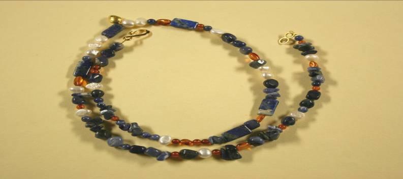 Roman Romano British Beads and Necklaces Beads for necklaces were made from glass, coral, marble, bronze, pottery, stone, amber, jet, shale and shell. Necklaces were also made from gold wire or chain.