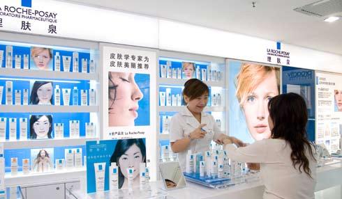 06 _ GROWTH RELAYS La Roche-Posay : the favourite brand of dermatologists Driven by growing demand for health in beauty products, La Roche-Posay is proving increasingly successful.