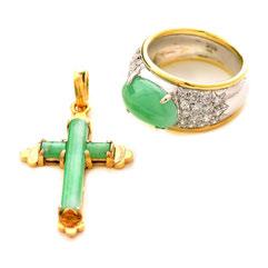 00 75 Jade, 14k Yellow Gold Brooch. Featuring ten pear shaped jadeite cabochons measuring approximately 6.7 x 4.
