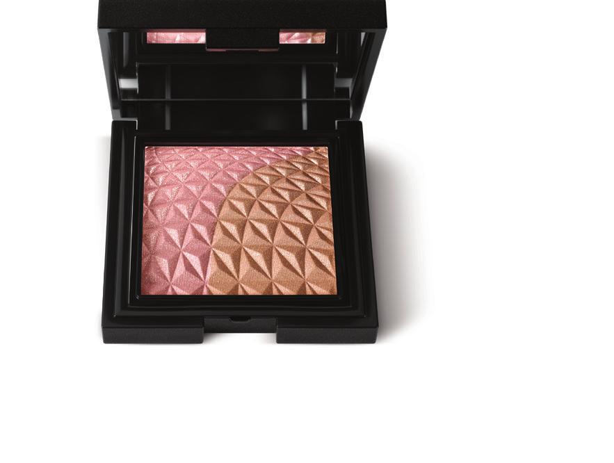 Try the Aurora Illuminating Powder to get a sculpted,