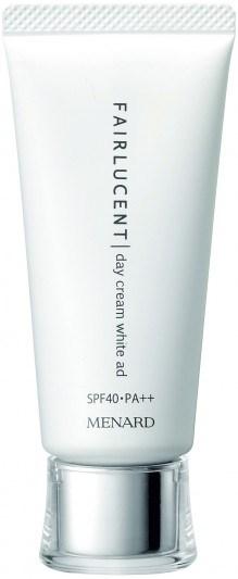 6 oz Price: $57 C l e a r L o t i o n This light-textured lotion moisturizes the skin and is effortlessly absorbed.