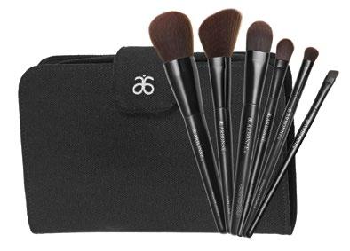 ARBONNE MAKEUP BRUSH SET Made with soft, synthetic nylon fi bers and natural reclaimed wood handles dyed with water-based pigment Brushes come in a logo-branded cotton canvas case with a pocket to