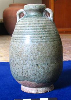 14, 15) that were produced during the late 15th to mid- 16th centuries, a Late Si Satchanalai white glazed