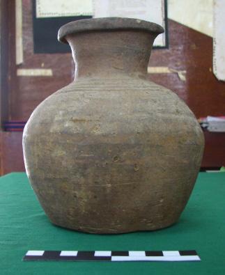 20 Bang Rachan unglazed bottle, 15th to 17th centuries, Chai Buri. Fig.