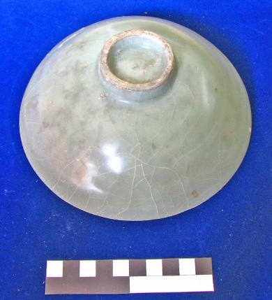 20), an unglazed bottle with ovoid shape and two handles found in the Songkhla Lake near Bang Kaeo (Fig.