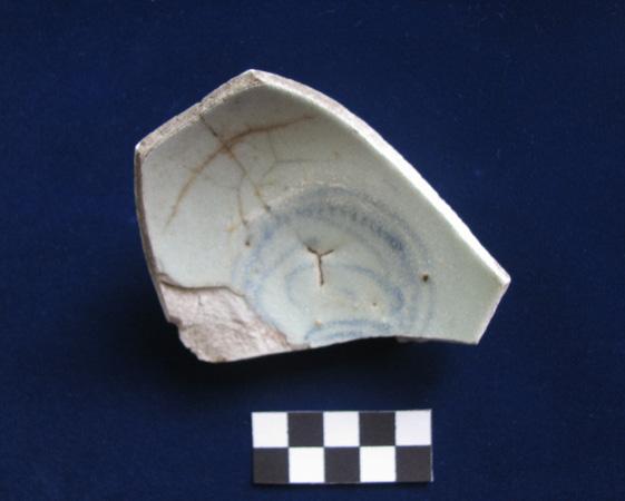 white bowls and jarlets dated from the late 16th to
