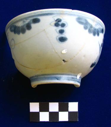37), two Dehua blue and white bowls found at Kuan Prong Temple in Mueang district (Fig.