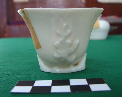 39-40), Jingdezhen overglaze enameled fragment of bowls found at Chai Buri (Fig. 41).