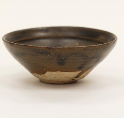 Recovered from the Mae Klong River, Ratchaburi Southeast Asian Ceramics Museum, Bangkok University This is a small, shallow conical bowl with a wide mouth rim and unglazed shallow foot rim.