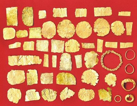 News in Brief Gold Artifacts from Oc Eo Recognised in Vietnam Book of Records Fig. 1 The gold artifacts from southern Vietnam have been recognized as the largest hoard of its kind in the country.