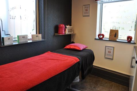 Body Treatments HOT STONE THERAPY Volcanic in origin, basalt lava stones from deep in the earth are rich in minerals and heated to use for deep body massage and intense energy work.