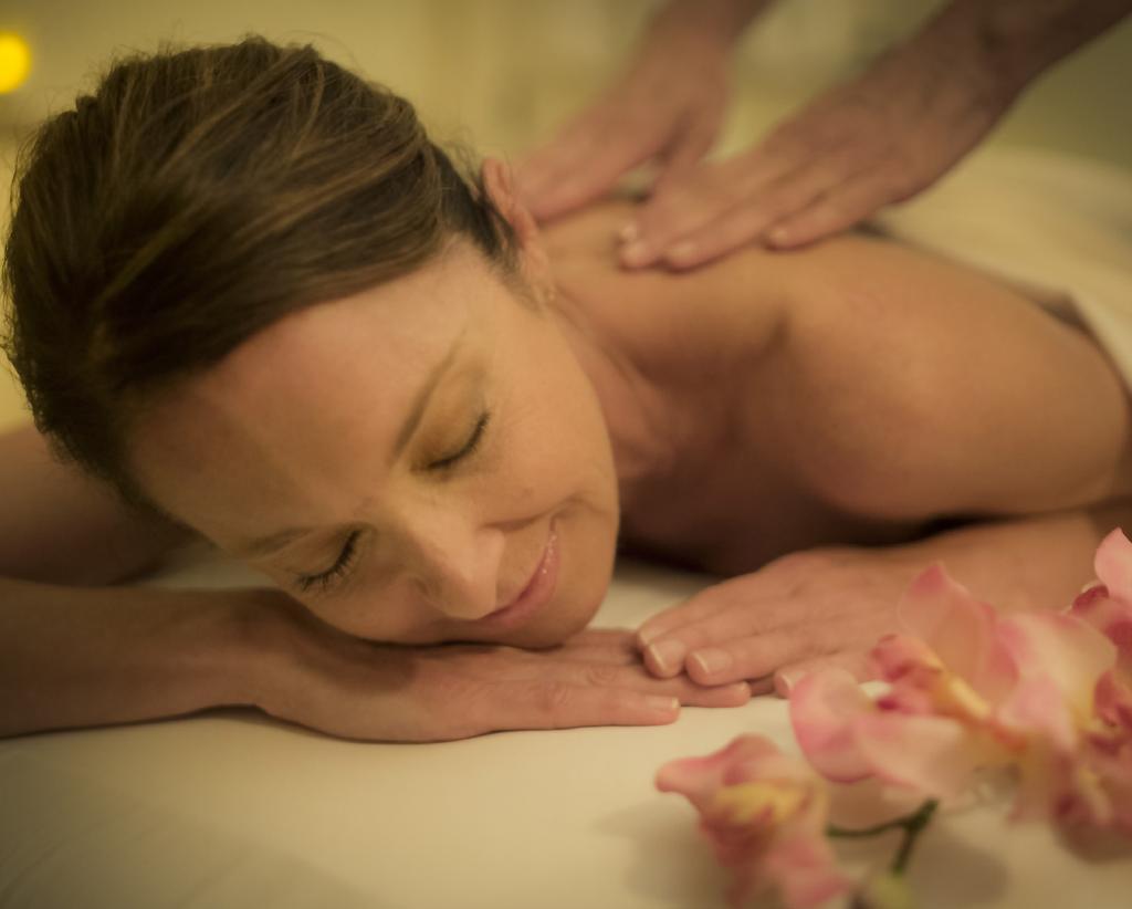 Spa Packages Jonathan s Landing Golfers Retreat 200 Start with a Sports Massage to work out all the kinks combined with an Advanced C facial to revitalize wind-blown skin followed by a Spa Pedicure