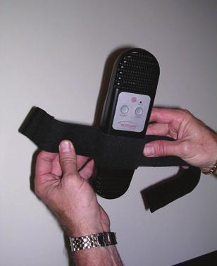 1 Hold the LED light source over the treatment area and fasten the Velcro holding strap to comfortably and securely hold the device in place. Fig. 2 Fig.
