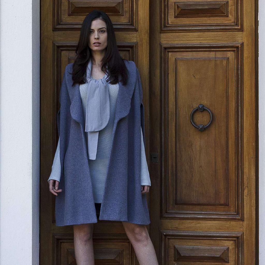Grey color cape made of ecotec cotton, matched with bamboo s