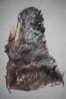 Figure 64: Leather and fur mittens, upper side. 15.