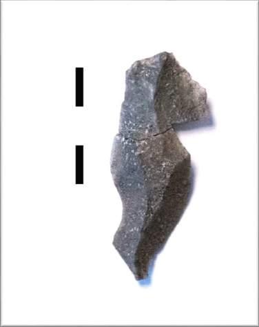 The raw material bares the same cortex as Refit W1, and is most likely from the same quartz crystal core. Figure 25: Refit W10. Measuring scale: 3 cm. Refit W11: 19464: 343 + 365 Layer 1. Quartzite.