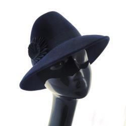 created a felt headpiece and acquired skills to make more. This is the perfect course for those who want to create a unique wearable hat for winter. You will choose from black, grey, navy or tan felt.