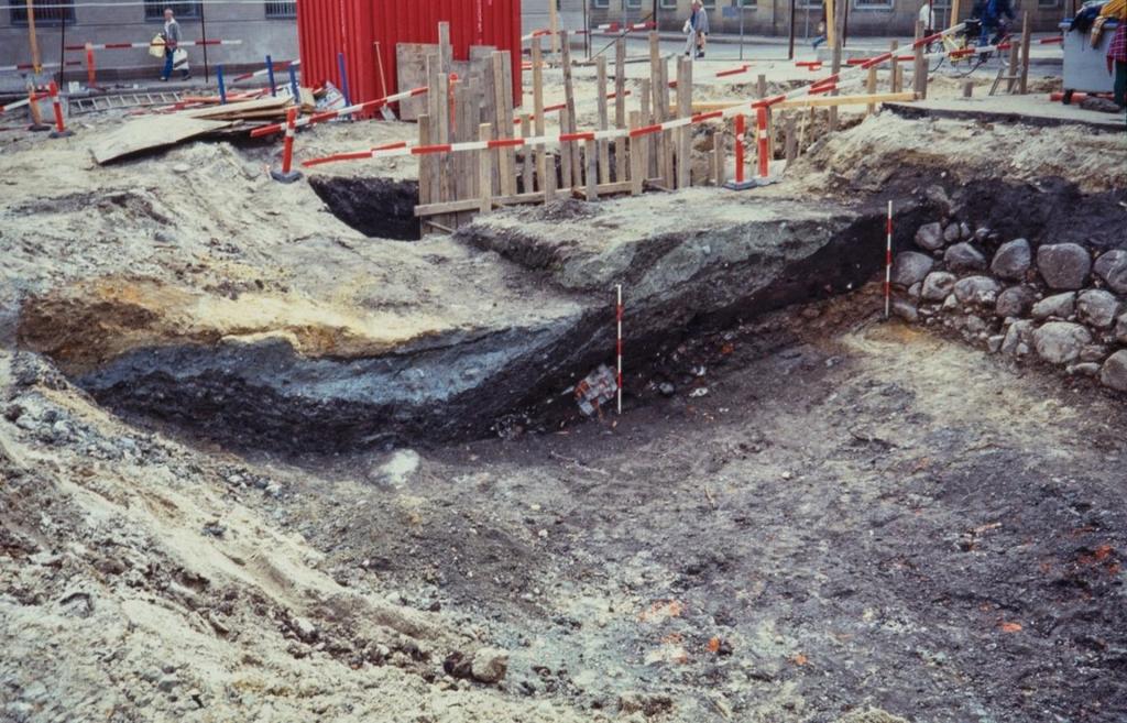 Fig. 8. Profile through Late medieval moat, facing SW. Photo: Museum of Copenhagen. Archaeobotanical analysis 8 showed that the environment had consisted of brackish, stagnant water.