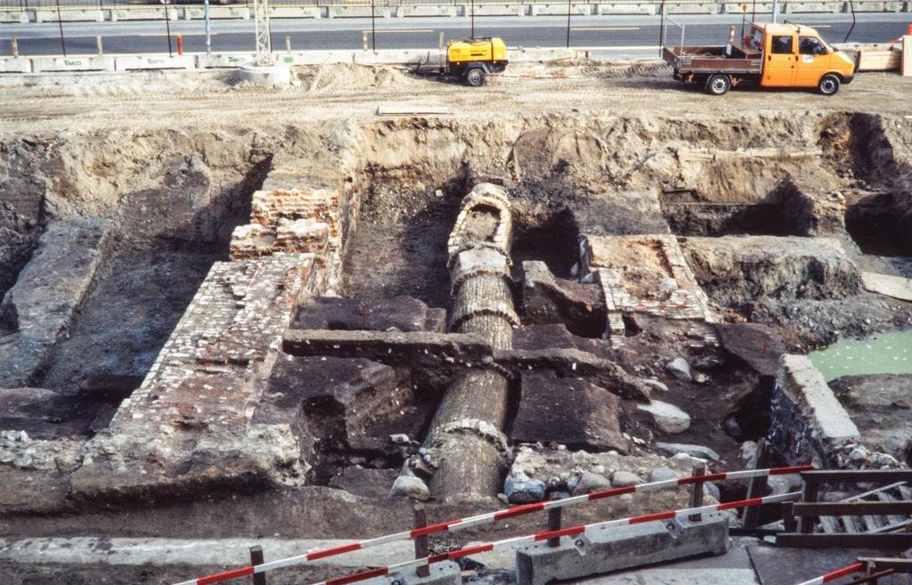 Fig. 10. Vandporten and later sewer pipe, facing east. Photo: Museum of Copenhagen. The gate had been 11.6 m long with a west facade 0.8 m thick. The gate room was 5.8 m wide, the sidewalls 1.