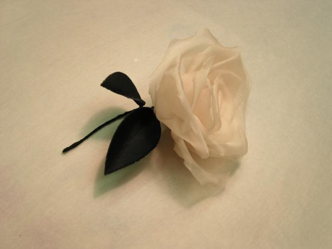 How to Make Fabric & Silk Roses the Couture Way 11 135 - Different views of