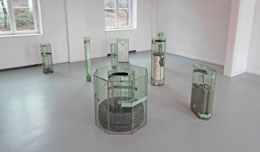 Volumes 2011 objects/installation (group of 8