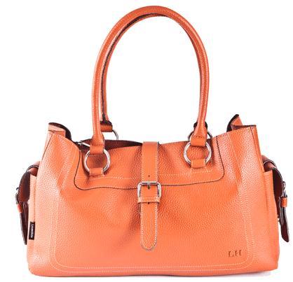 Baby Nicco BURNT ORANGE MOCHA CHOCOLATE NAVY Name: BABY NICCO Code: /1723 Description: Our buckle bag has just the right amount of silver hardware to make it stand out, but is still a timeless style