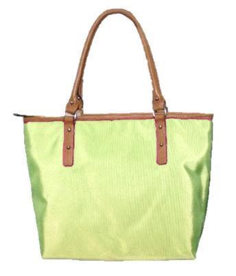Ponto Nylon Tote ORANGE & CAMEL LIGHT GREEN & CAMEL 24 Name: PONTO NYLON TOTE Code: /095 Lining: 100% Cotton Description: Our easy-to-clean nylon tote bag is available in a new range of mouth