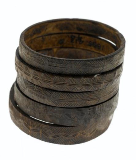 From Tanna come distinctive barkcloth belts which are still made today. These are produced, decorated and worn by men.
