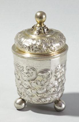 Alicja Kilijańska 02 The beaker is wrought of silver partly gilt; it has a cylindrical body spun in its lower part, supported on ree spherical cast feet, and a plain band at e edge of e lip.