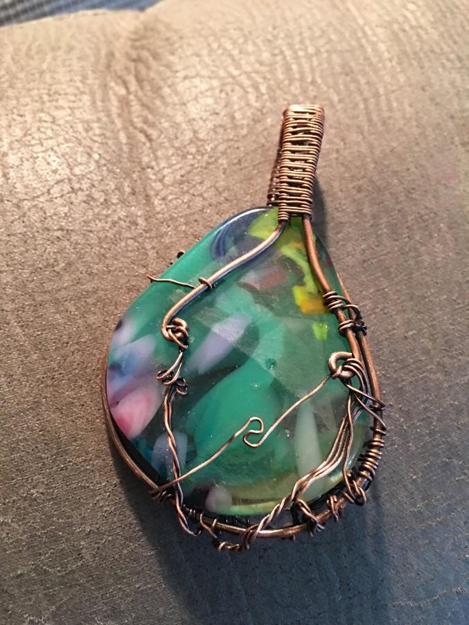 The North Beach Artists Guild Presents Wire Wrap Pebble Glass Jewelry Workshop Local Artist, Linda Carmen is giving a workshop