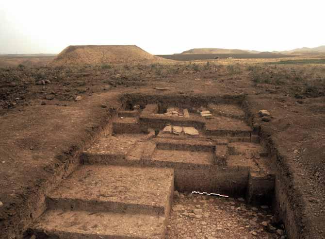 10 Fig. 6 - Girdi Qala North Mound, Trench D, from the north. Trench D (fig. 6) gave five successive levels of middle-uruk domestic architecture (C. Paladre, R. al Debs, A. H. Amin and R.