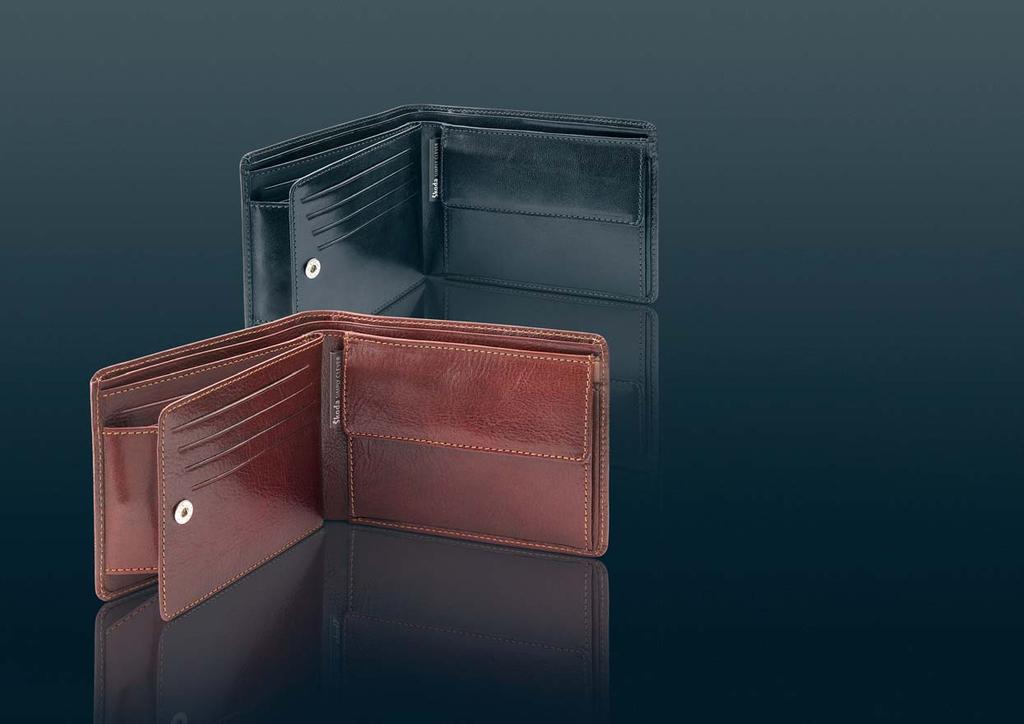 Classic men s wallet with a rich range of features.