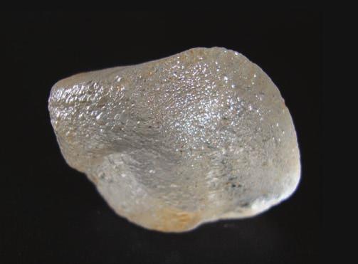Figure 2: The 106.50 ct jeremejevite described in this article reportedly was cut from this 254 ct piece of rough. These two views show the overall shape and surface characteristics of the pebble.