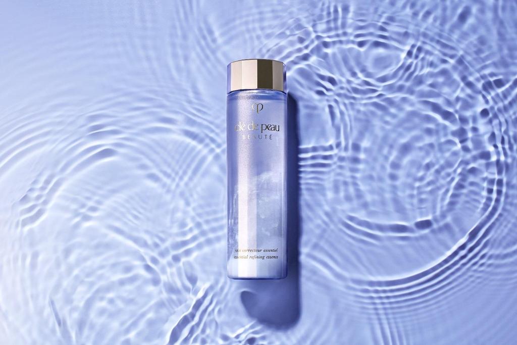 Essential Refining Essence Essential Refining Essence Clé de Peau Beauté Essential Refining Essence promises renewed freshness and clarity for skin by introducing phytosterol derivatives a new