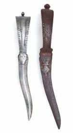 5cm; 17I in 300-400 39 A JADE HILTED KNIFE, LATE 19TH CENTURY with single-edged blade of watered steel moulded at the base, tapering jade grip flattened top and bottom, in its silver-mounted