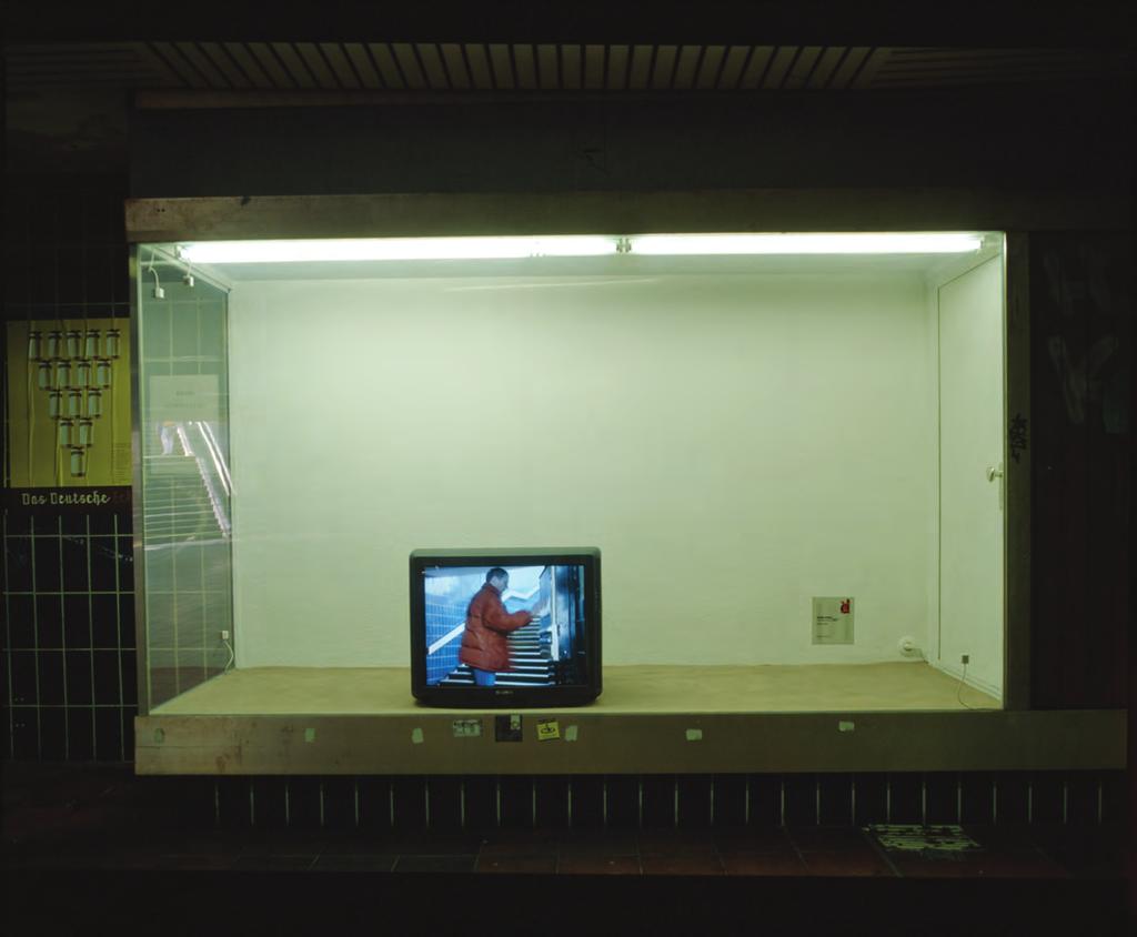 Dummy, 1997 (installation view, Documenta 10, Kassel, 1997).