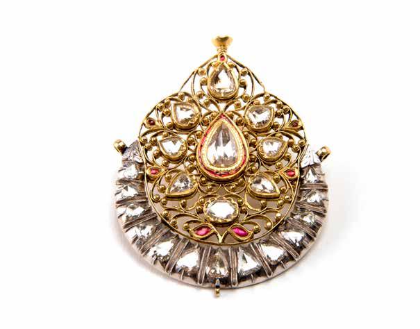 20 Turban ornament North India, West Bengal, turn of the 19 th/ 20 th century Elaborate gold and silver turban ornament, composed of an open worked gold cast, slightly curved in a pear-shaped form.