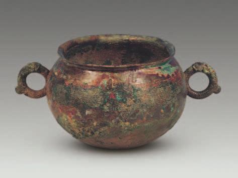 It bears the interlinking coiling squares (yunlei) and triangles filled with the interlinking coiling squares pattern. Its mouth diameter is 29.2 cm. Bronze he-vessel, 1 piece (M1:15).