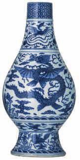 LOT 444 A Chinese blue and white bowl, decorated with birds and flower branches, H 16 - ø 22,5 cm 1500-2000 LOT