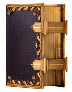 velvet binding and gilt edges, the book clasp 18ct gold, 15,5 x 10 cm; added Statenbijbel,