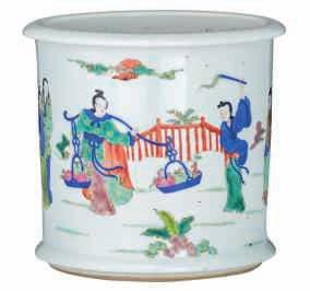 A Chinese blue and white bottle vase, decorated with dragons chasing the flaming pearl, H